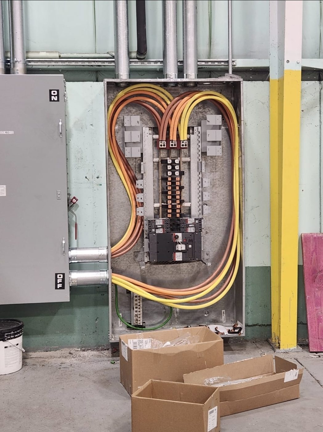 Large distribution panel with copper feeder conductors in a warehouse